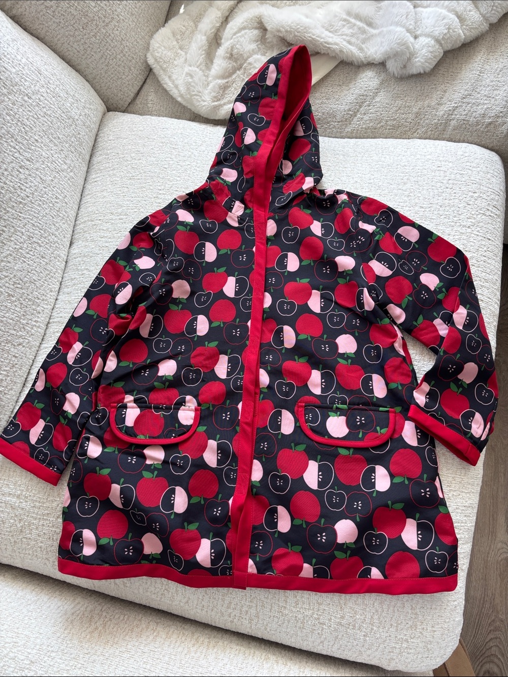 Gymboree Girls Apple Raincoat size S (5-6) Jersey soft lining, pockets, Velcro